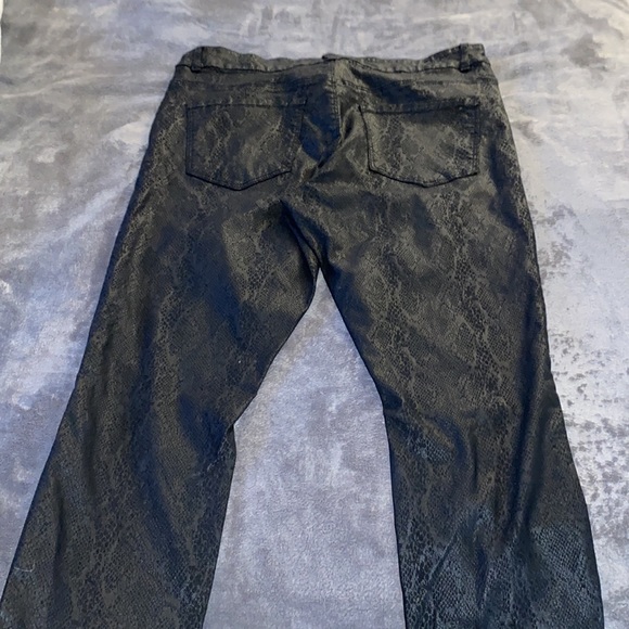 Leather print style pants - Picture 2 of 2